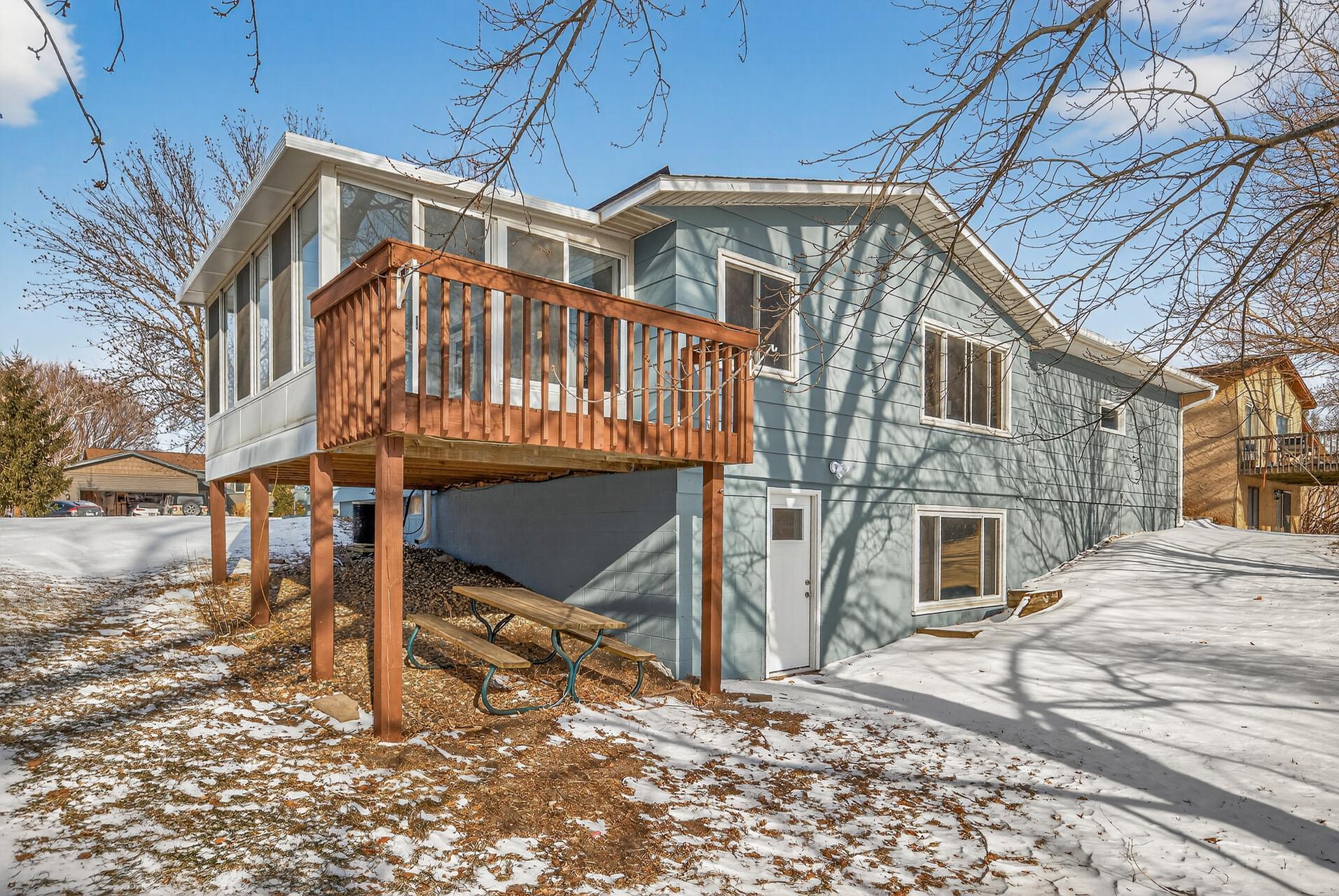 1944 Davis Court