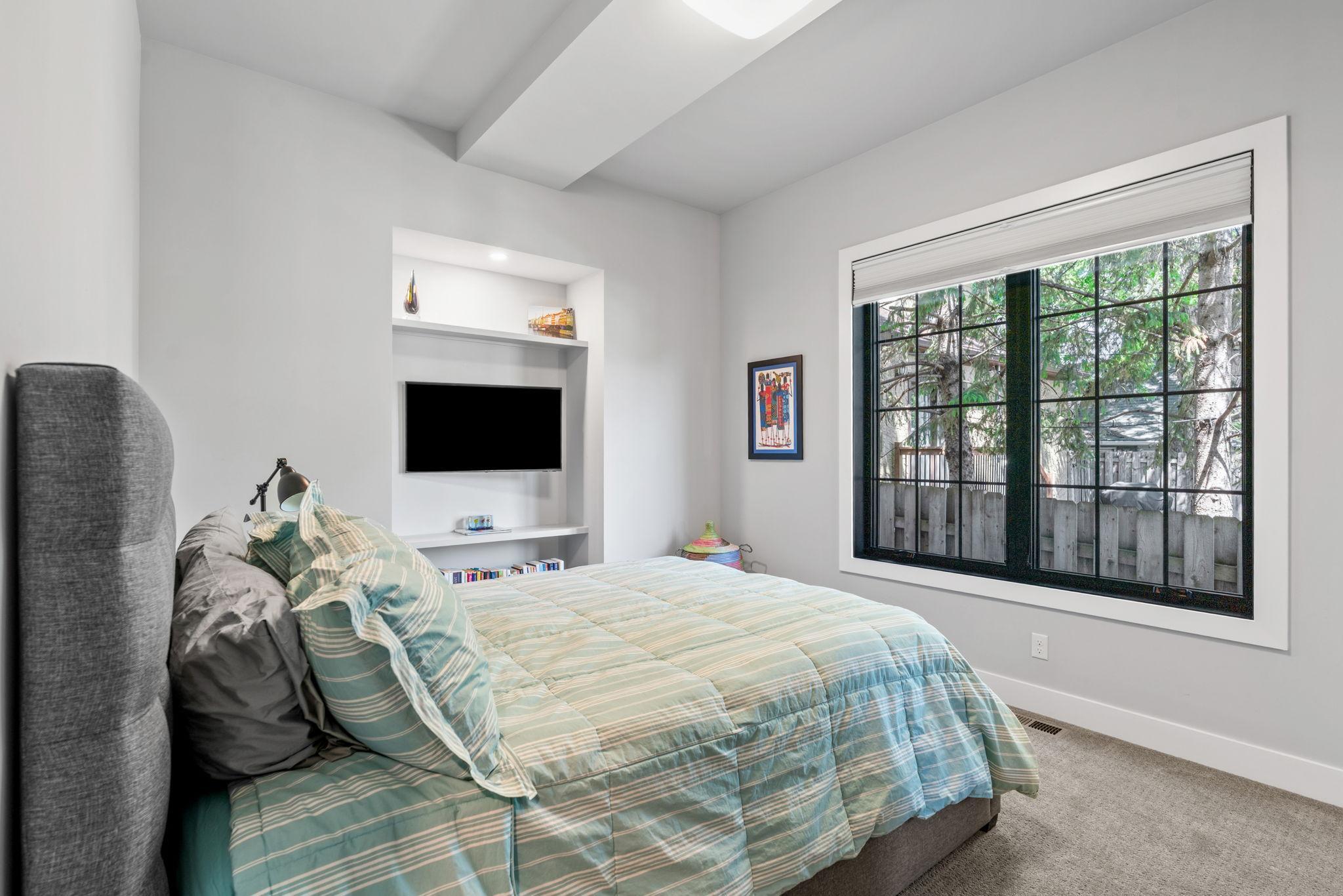 5043 Ewing Avenue S Unit: 100