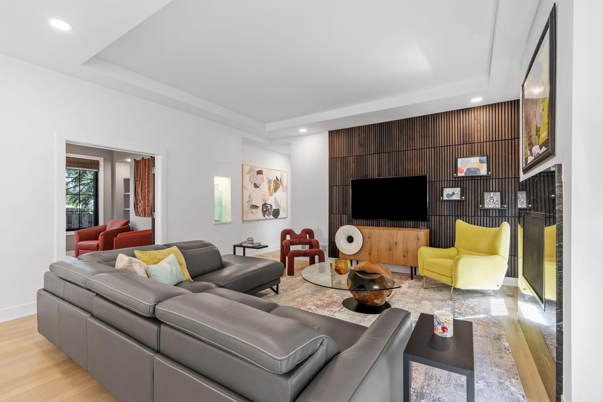 5043 Ewing Avenue S Unit: 100
