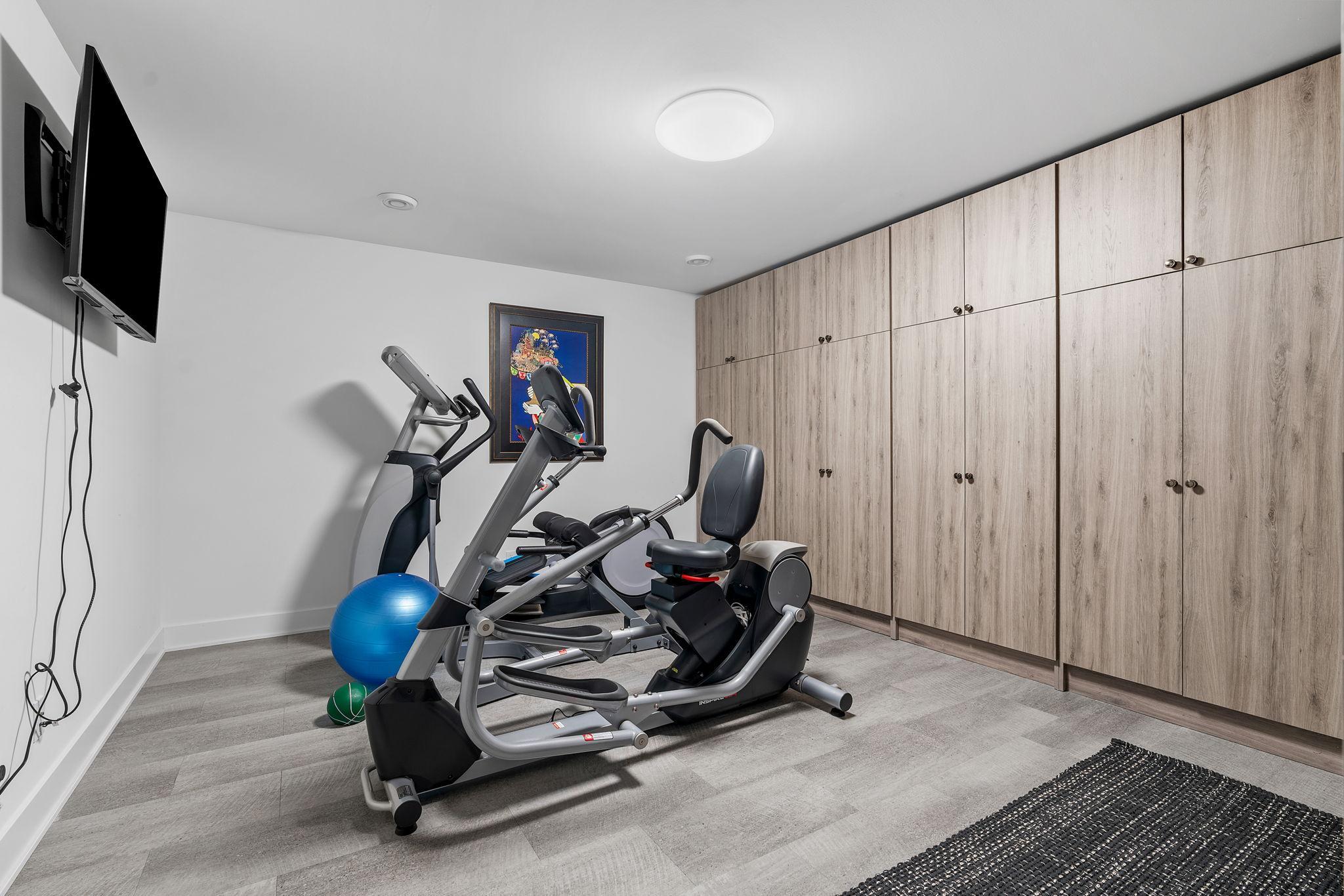 5043 Ewing Avenue S Unit: 100