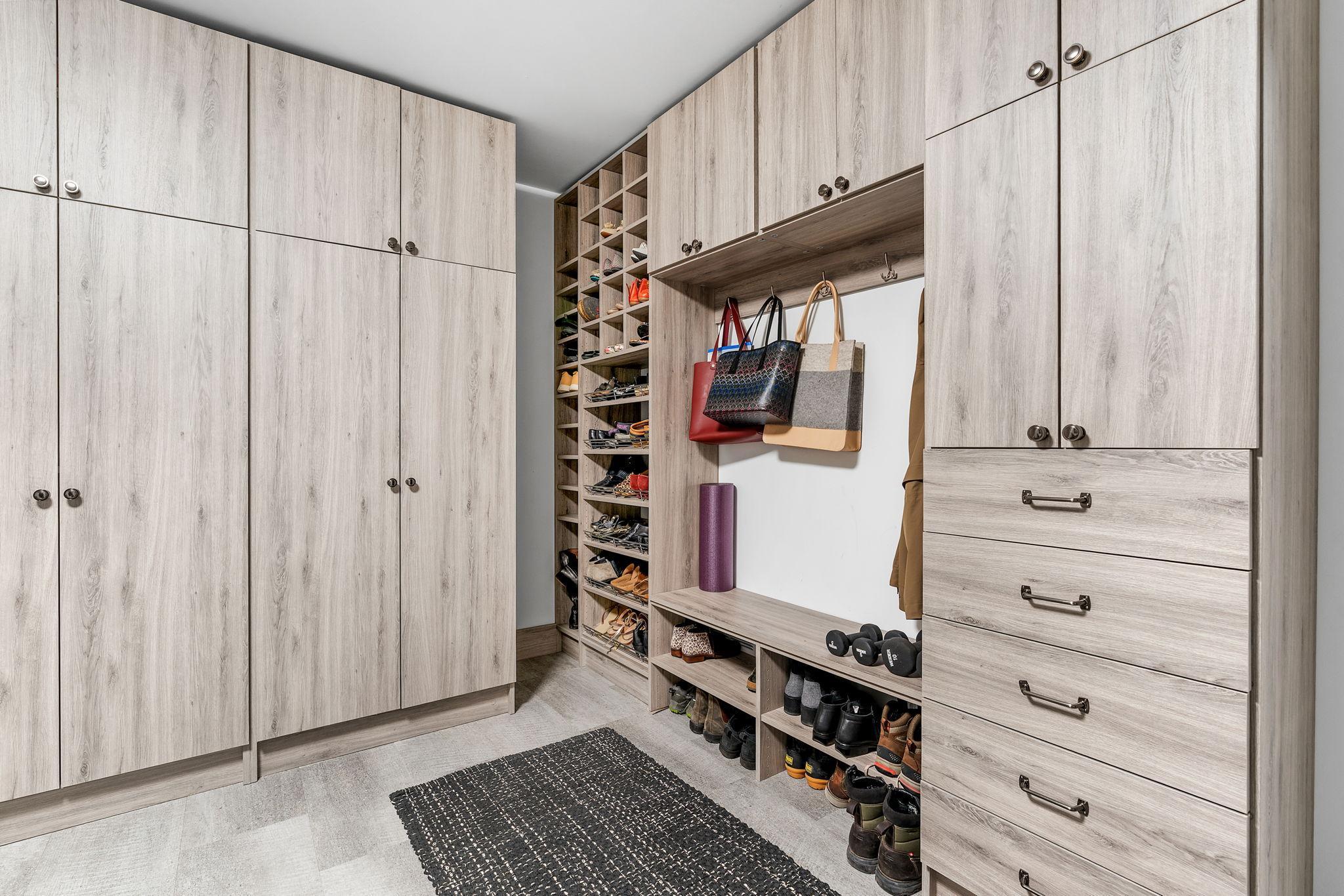 5043 Ewing Avenue S Unit: 100