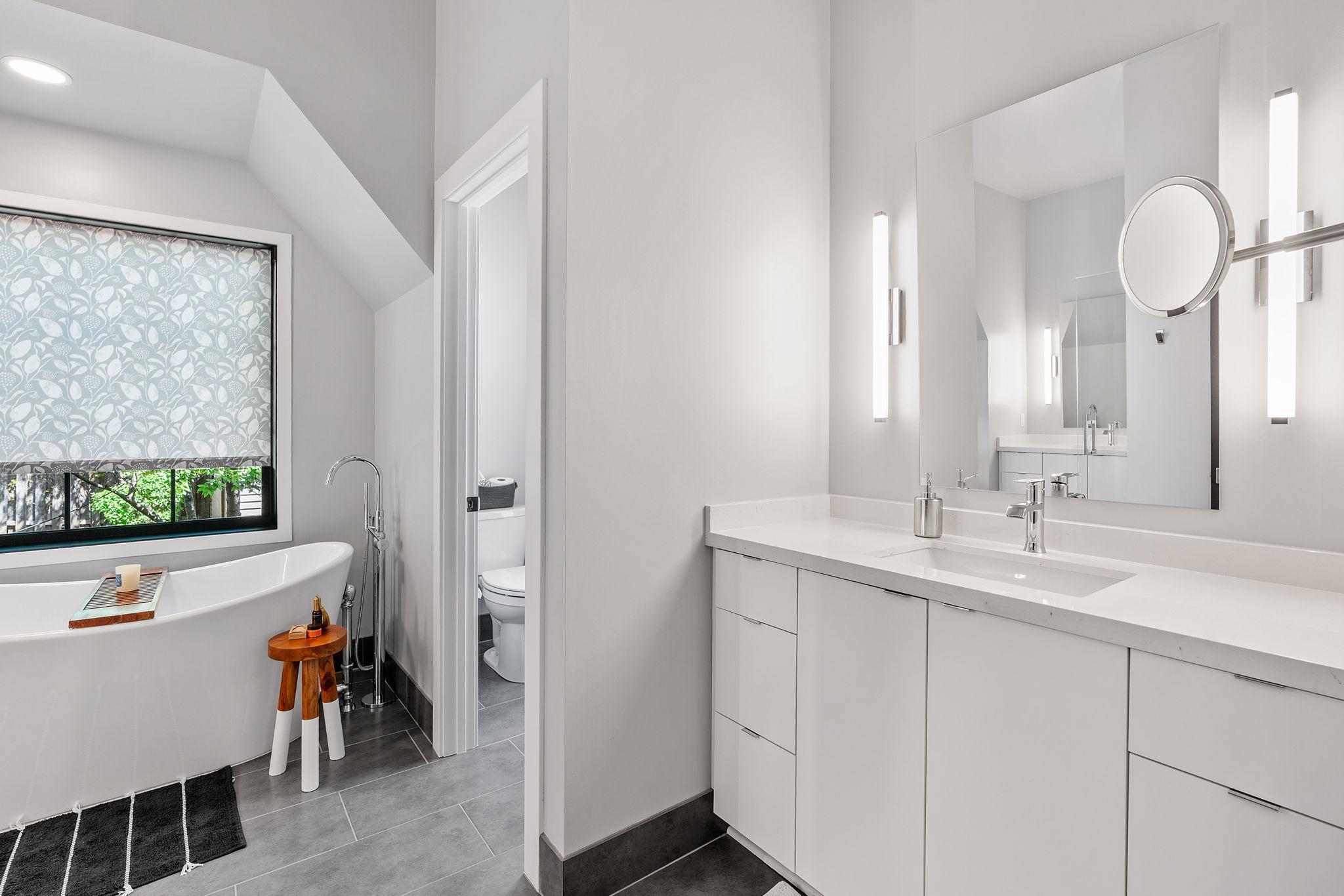 5043 Ewing Avenue S Unit: 100