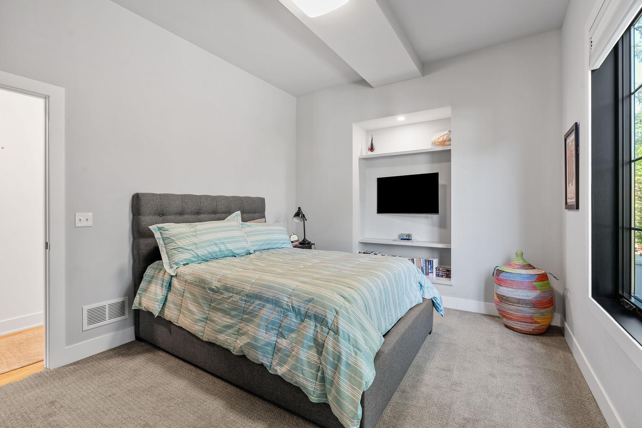 5043 Ewing Avenue S Unit: 100