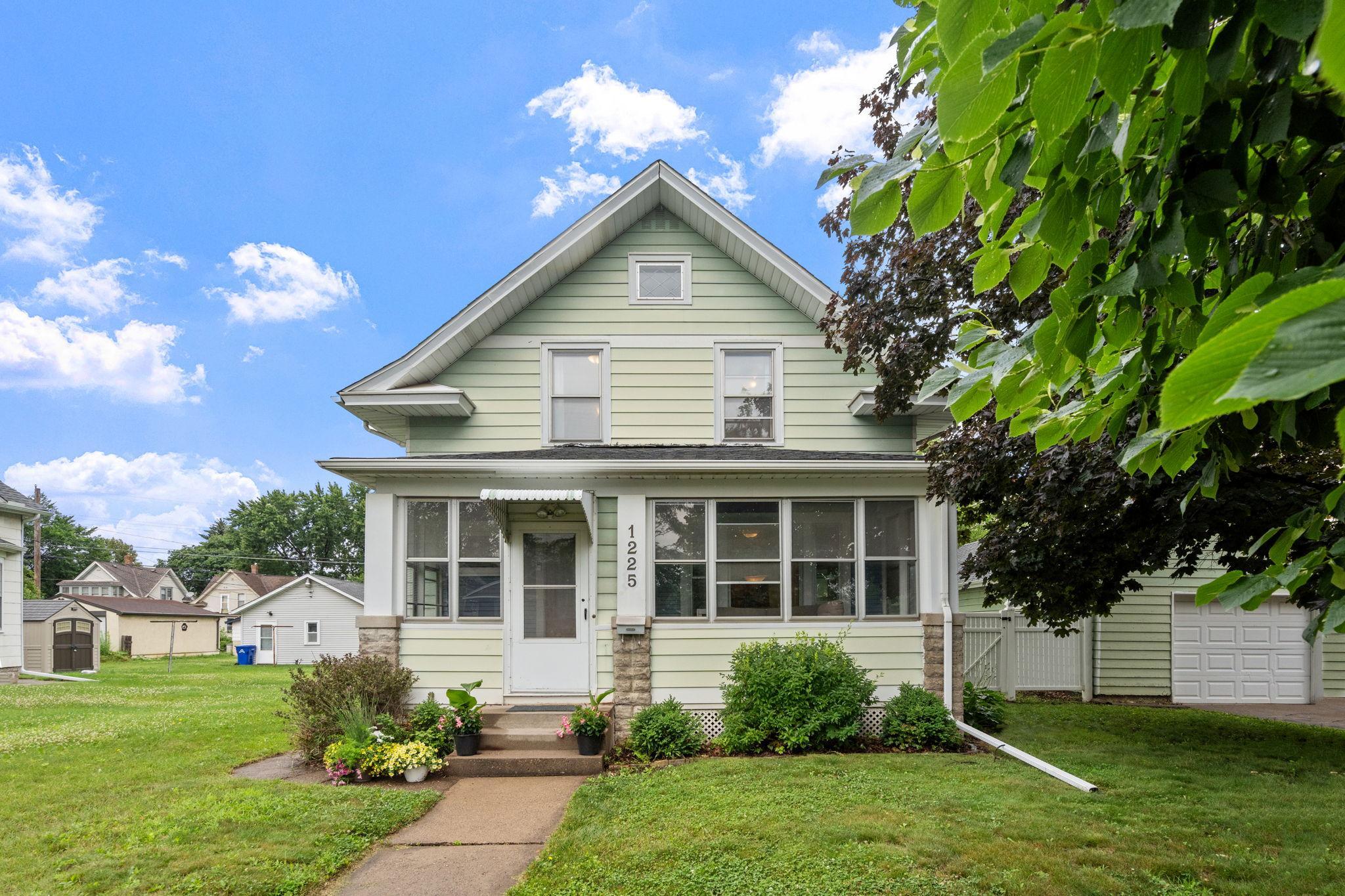 1225 6th Street E