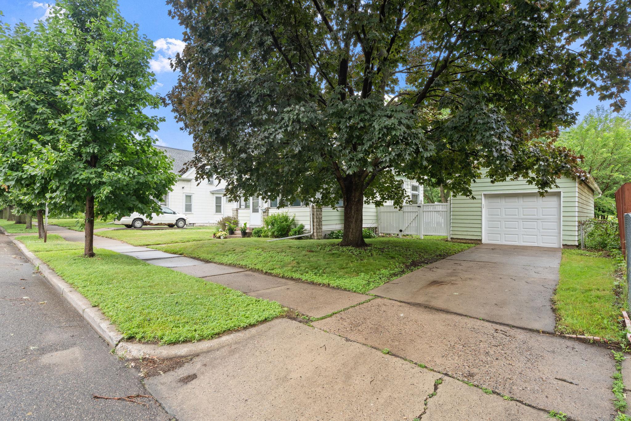1225 6th Street E