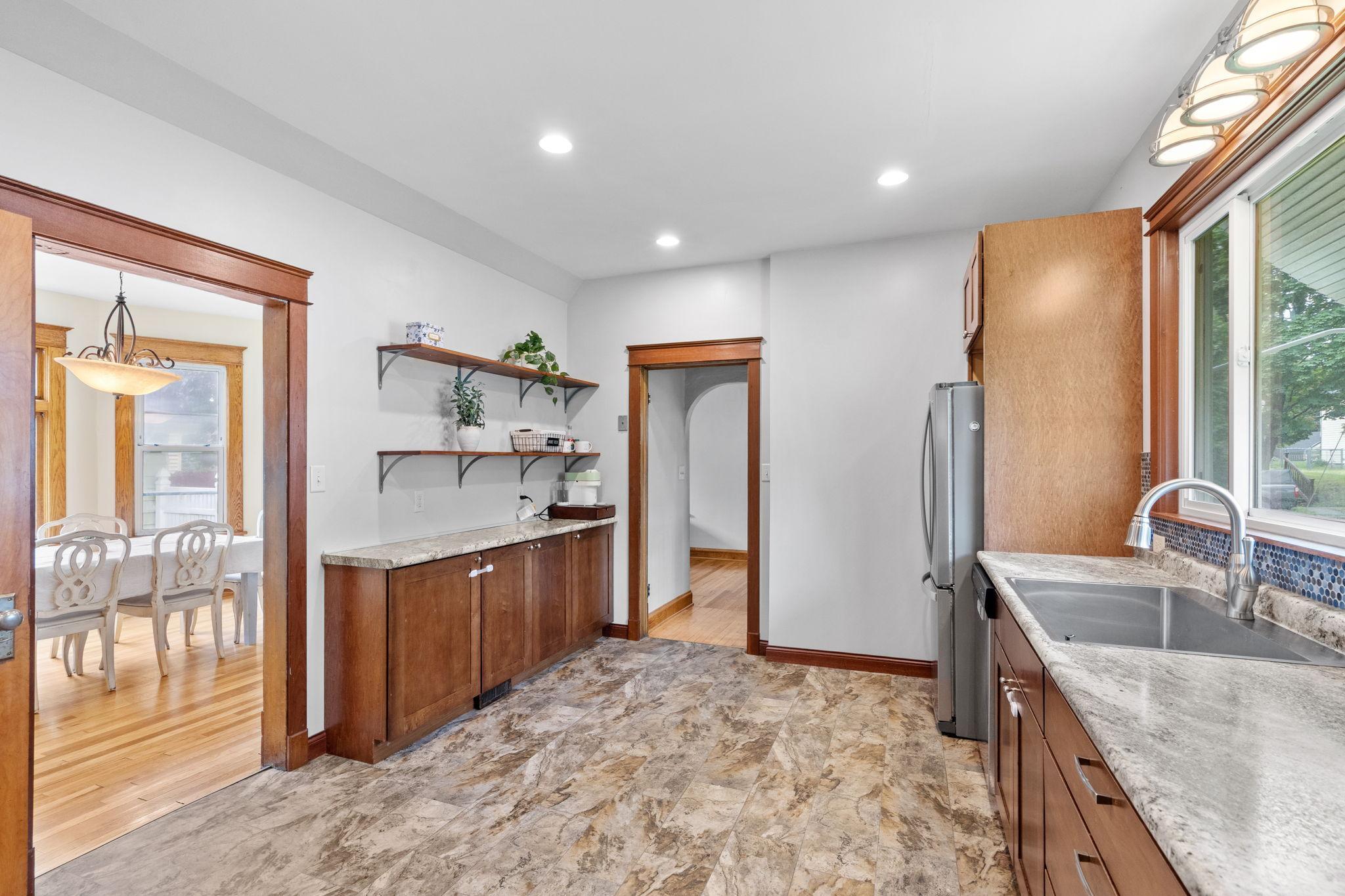 1225 6th Street E