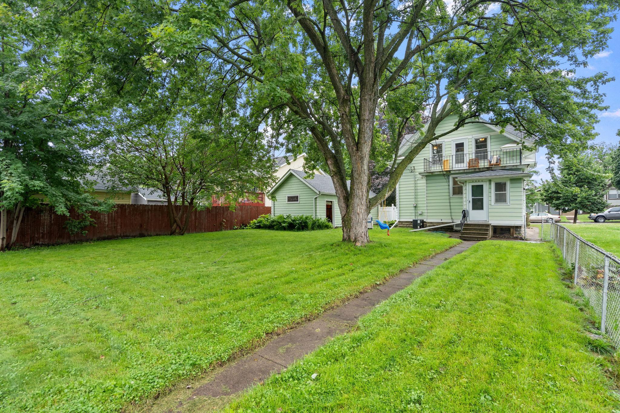 1225 6th Street E