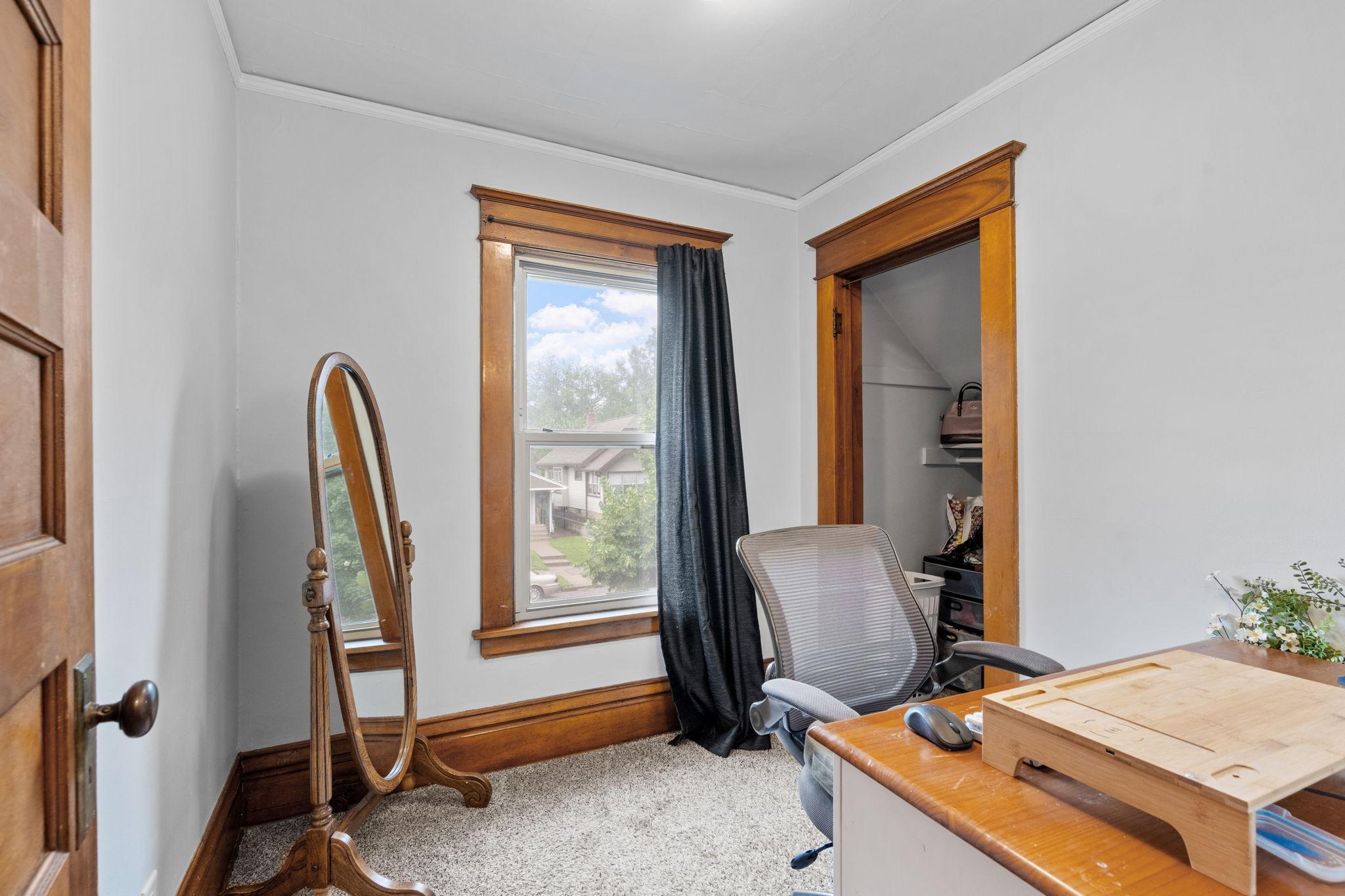 1225 6th Street E