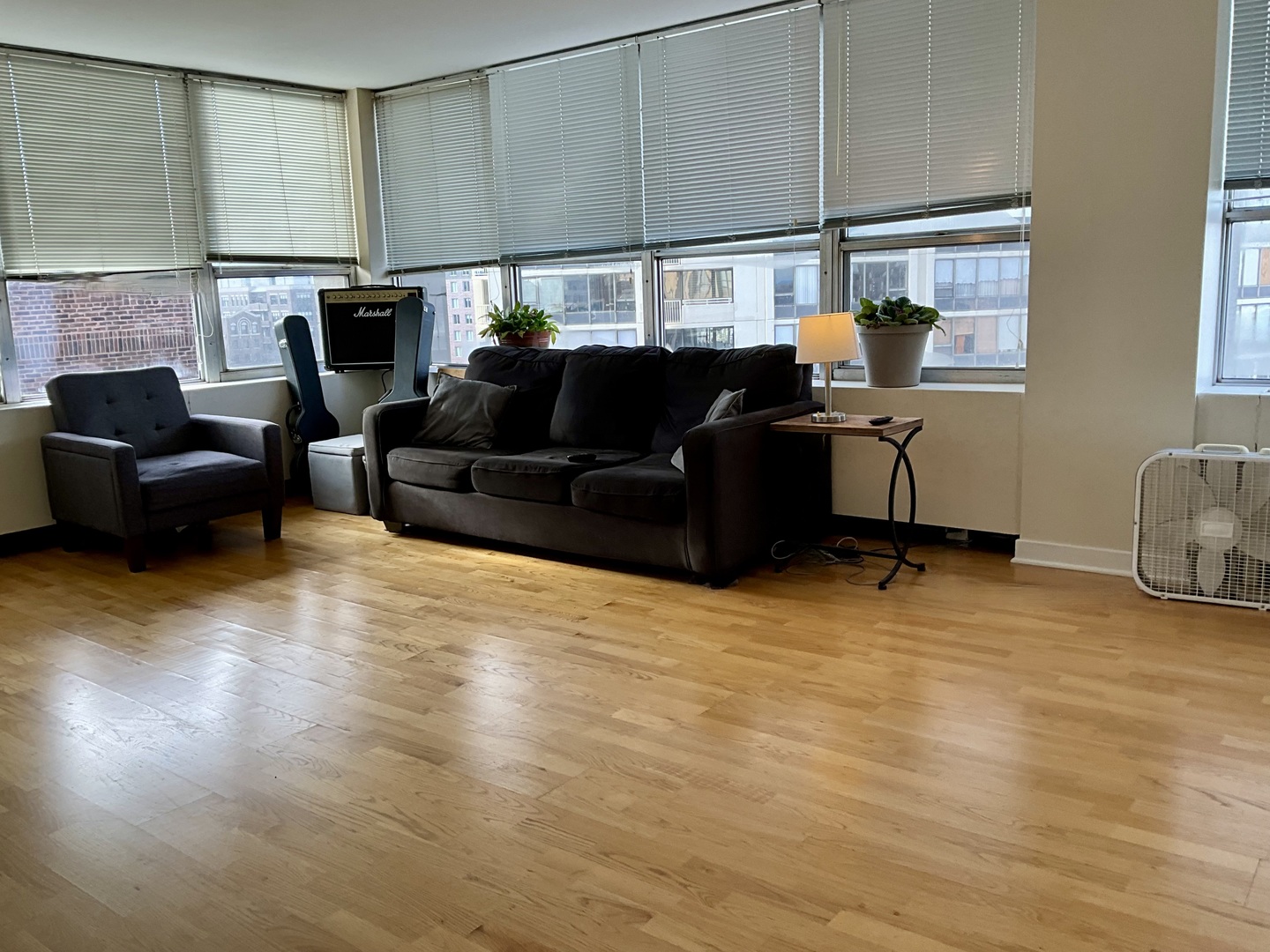 655 W IRVING PARK Road Unit: 817