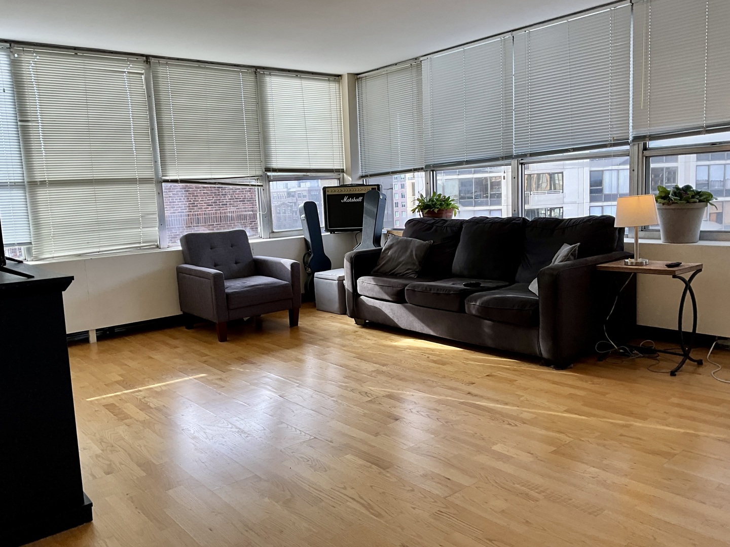 655 W IRVING PARK Road Unit: 817