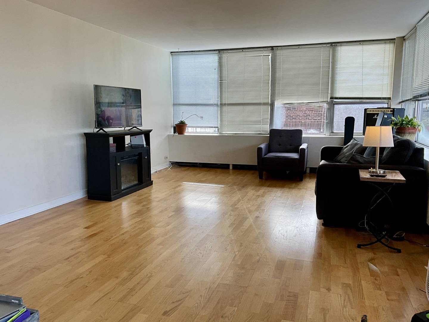 655 W IRVING PARK Road Unit: 817