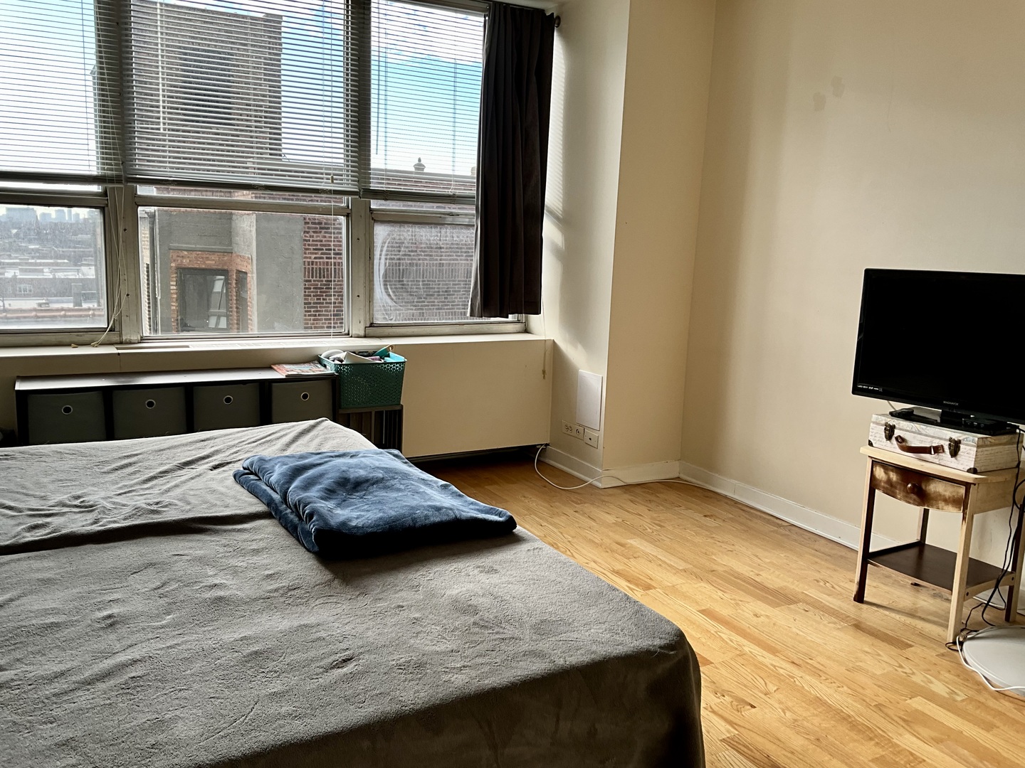 655 W IRVING PARK Road Unit: 817