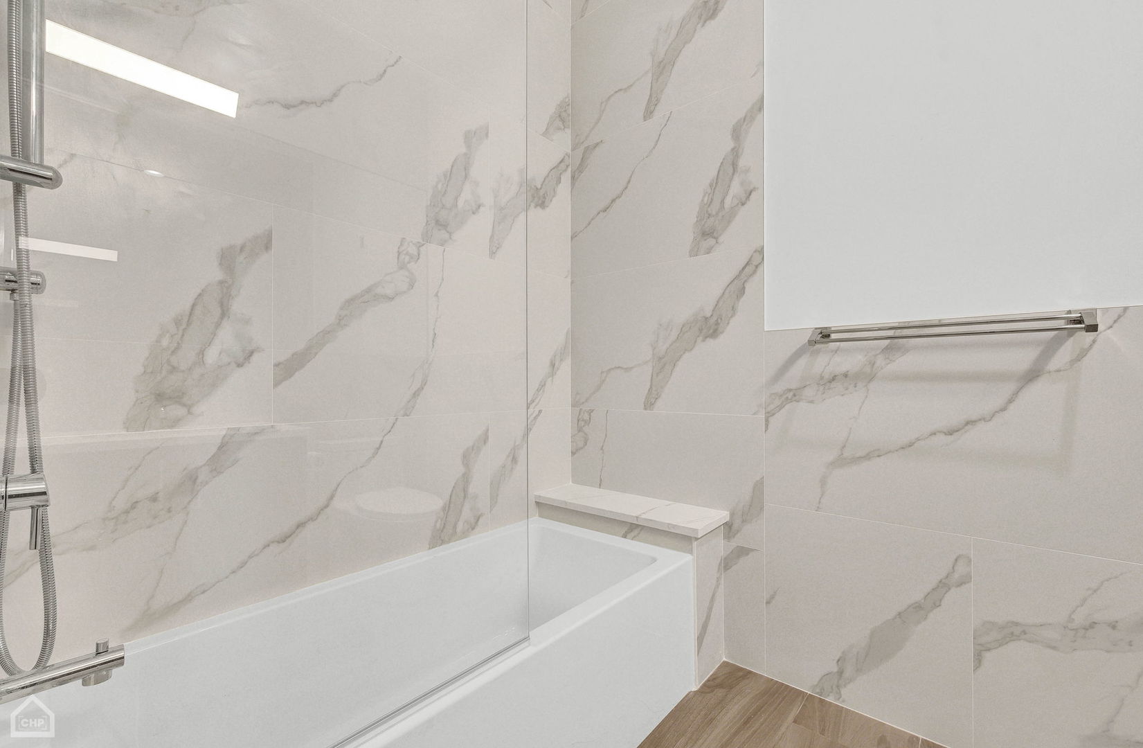 2924 W Medill Avenue Unit: 210