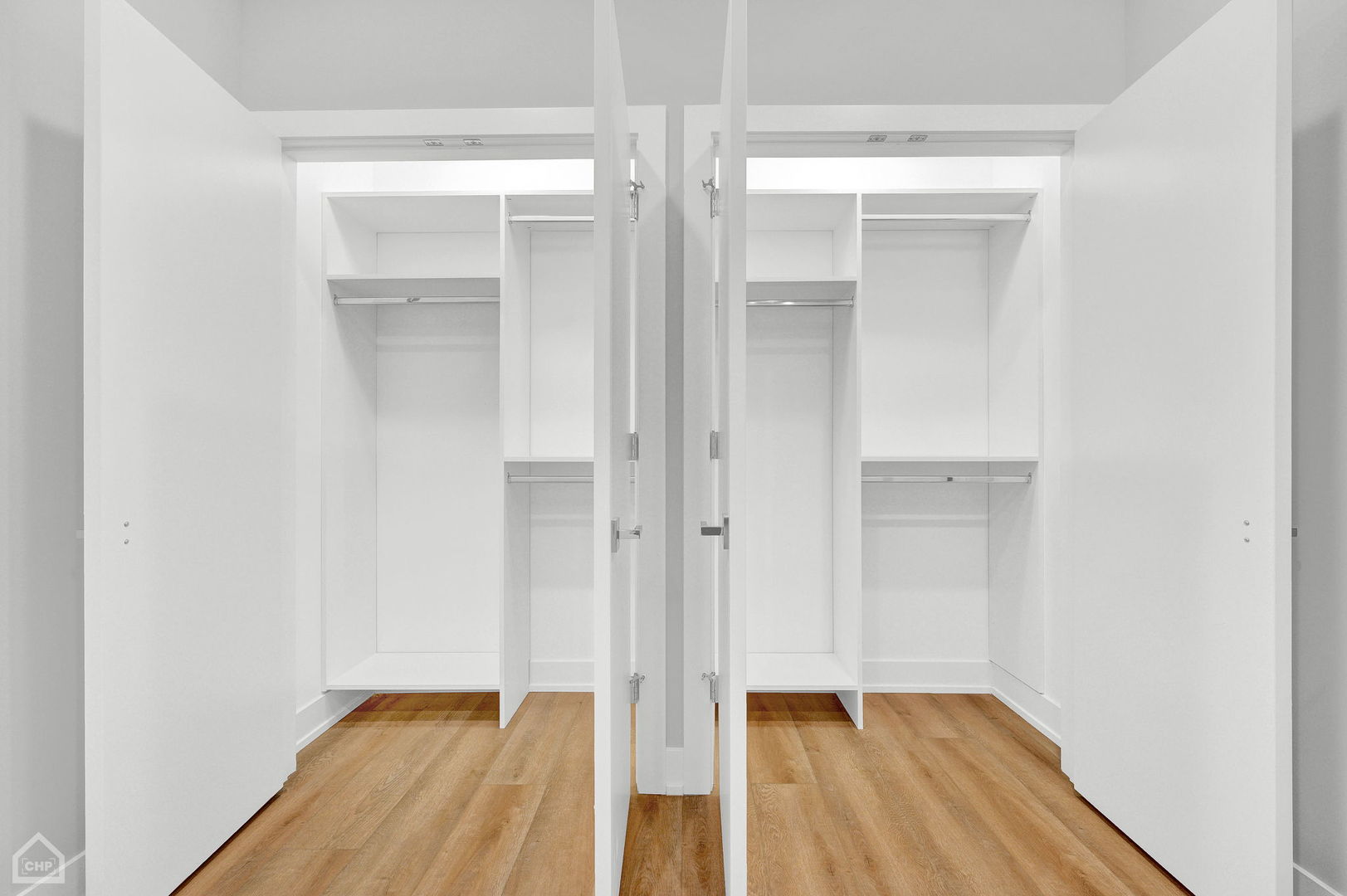2924 W Medill Avenue Unit: 210