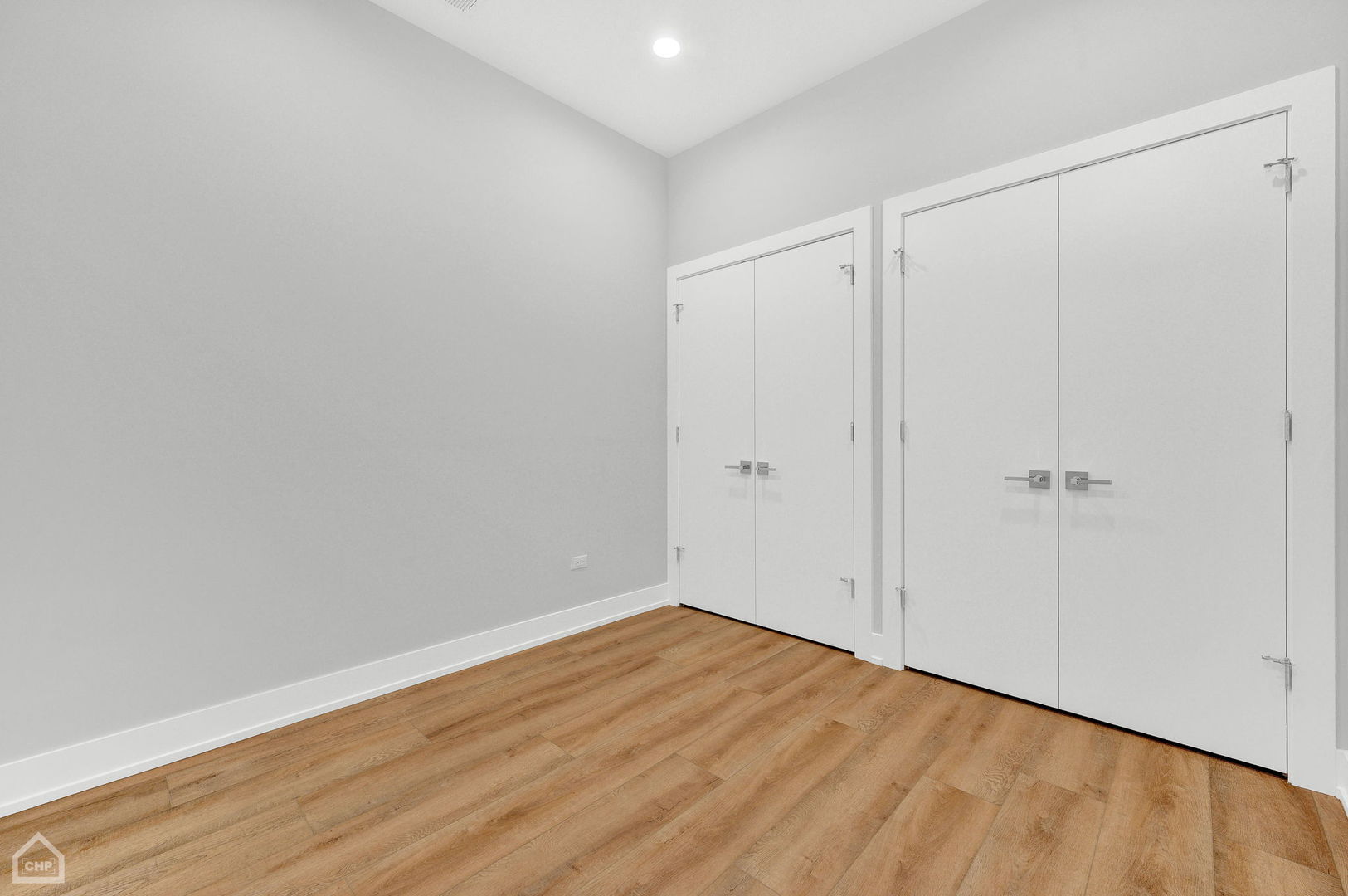 2924 W Medill Avenue Unit: 210