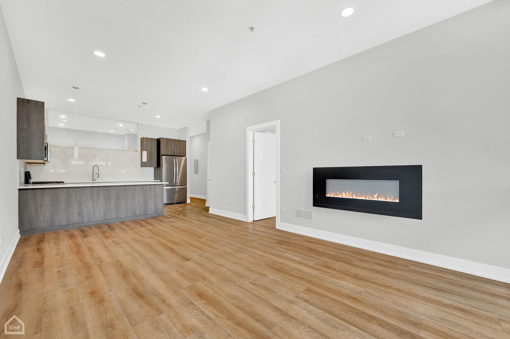 2924 W Medill Avenue Unit: 210