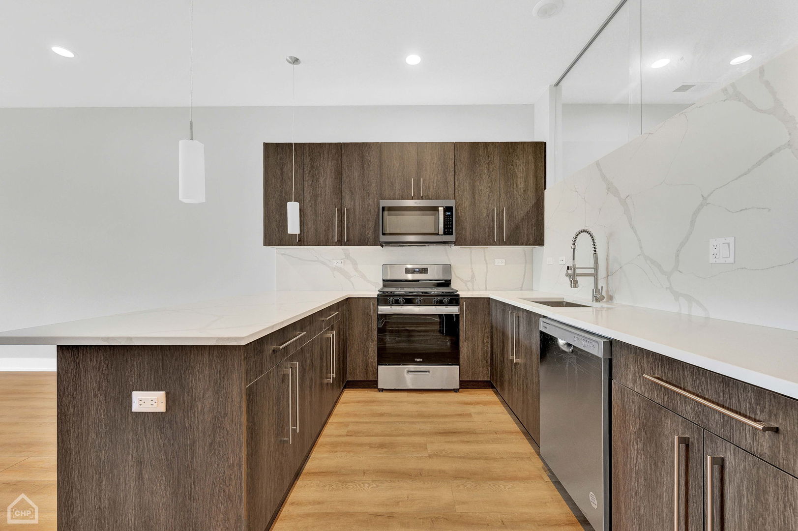 2924 W Medill Avenue Unit: 210