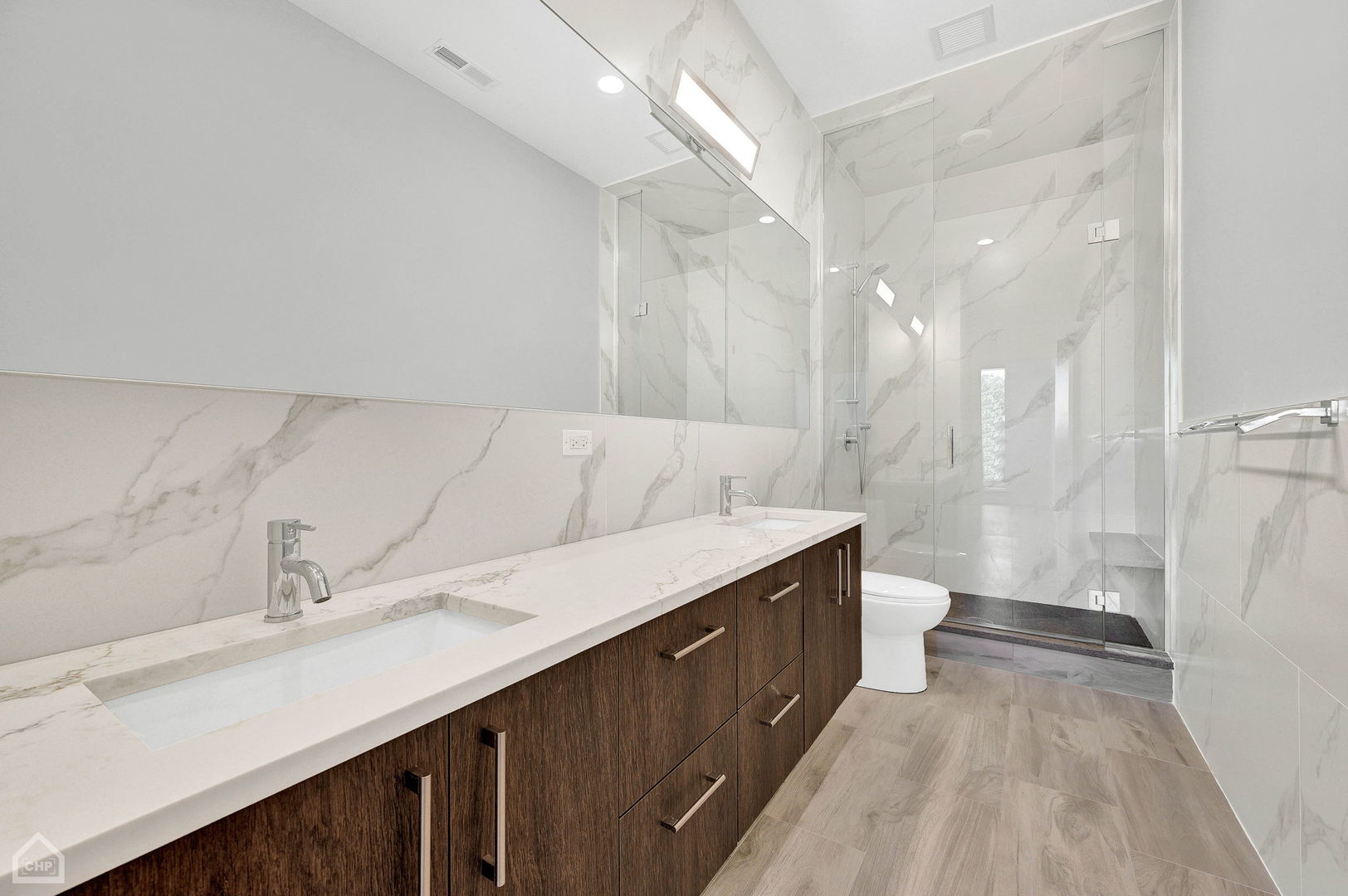 2924 W Medill Avenue Unit: 210
