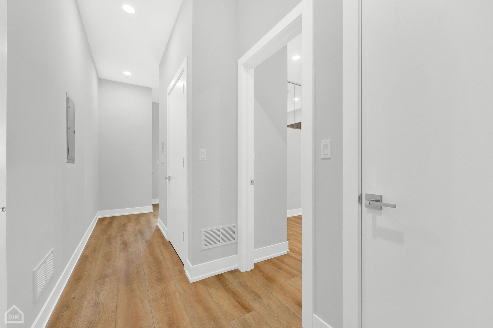 2924 W Medill Avenue Unit: 210
