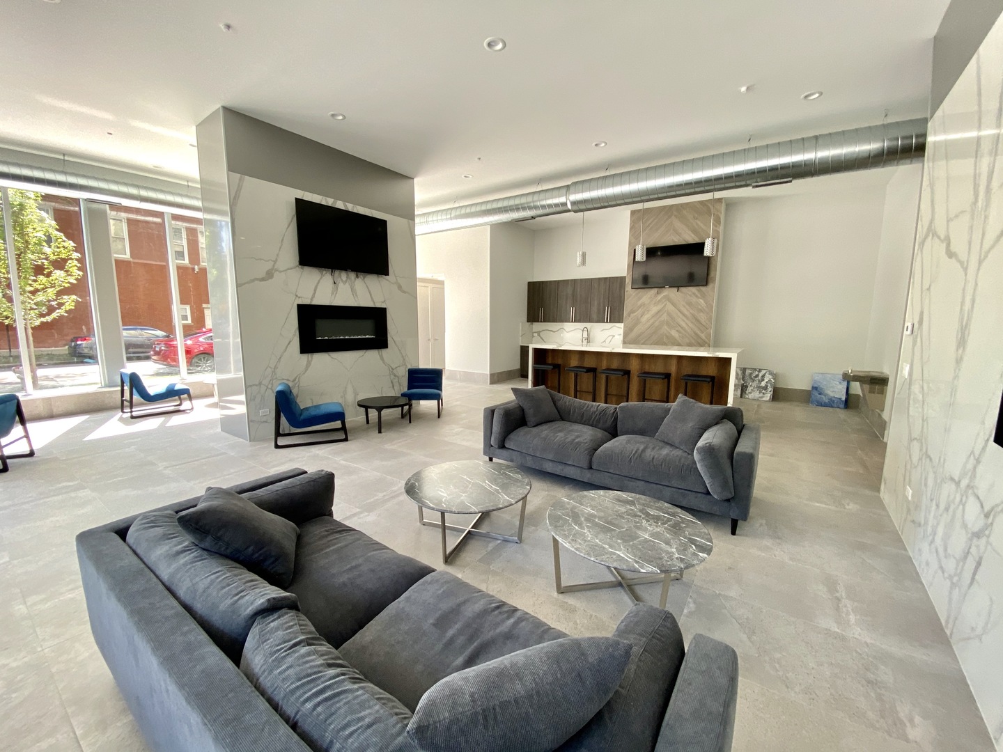 2924 W Medill Avenue Unit: 210