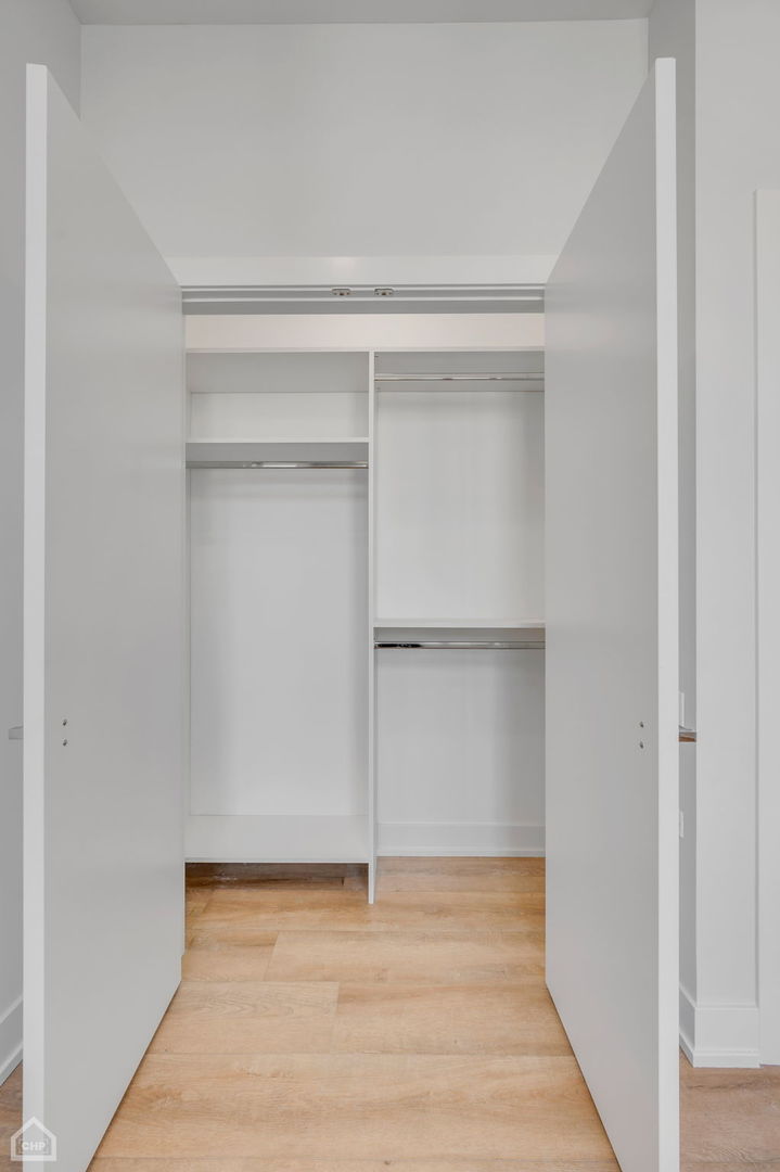 2924 W Medill Avenue Unit: 210