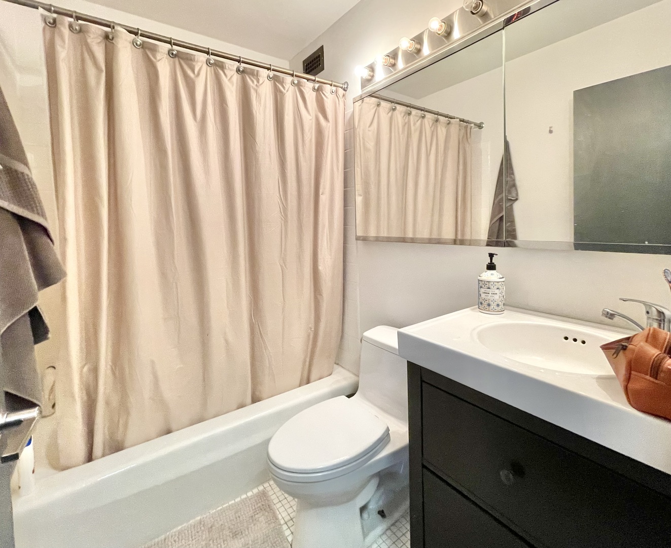 70 W Burton Place Unit: 2106