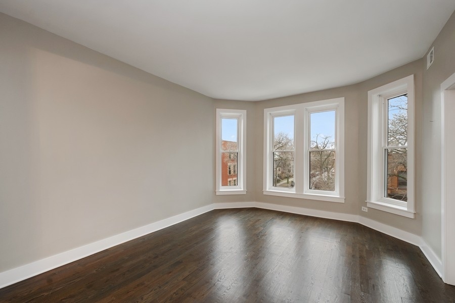 935 N Hoyne Avenue Unit: 3