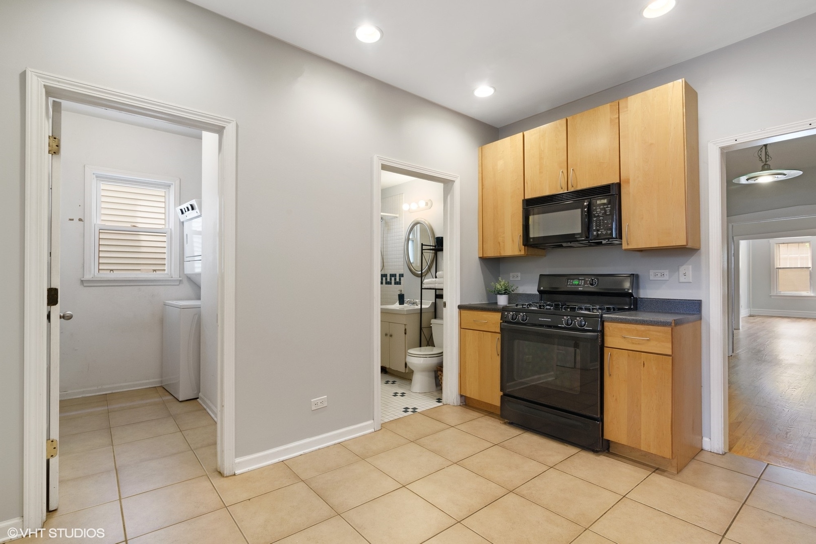 1652 W Nelson Street Unit: 1