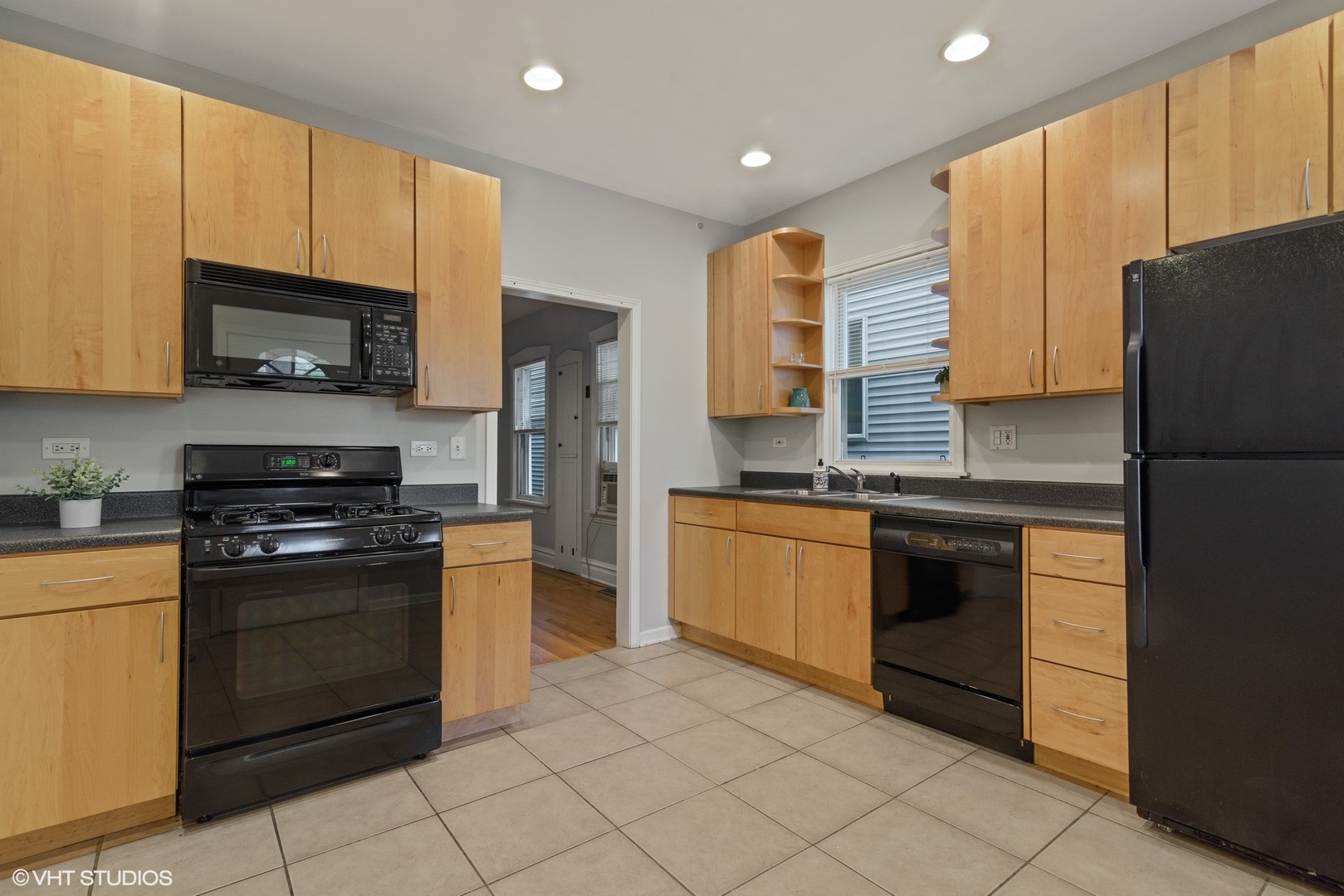 1652 W Nelson Street Unit: 1