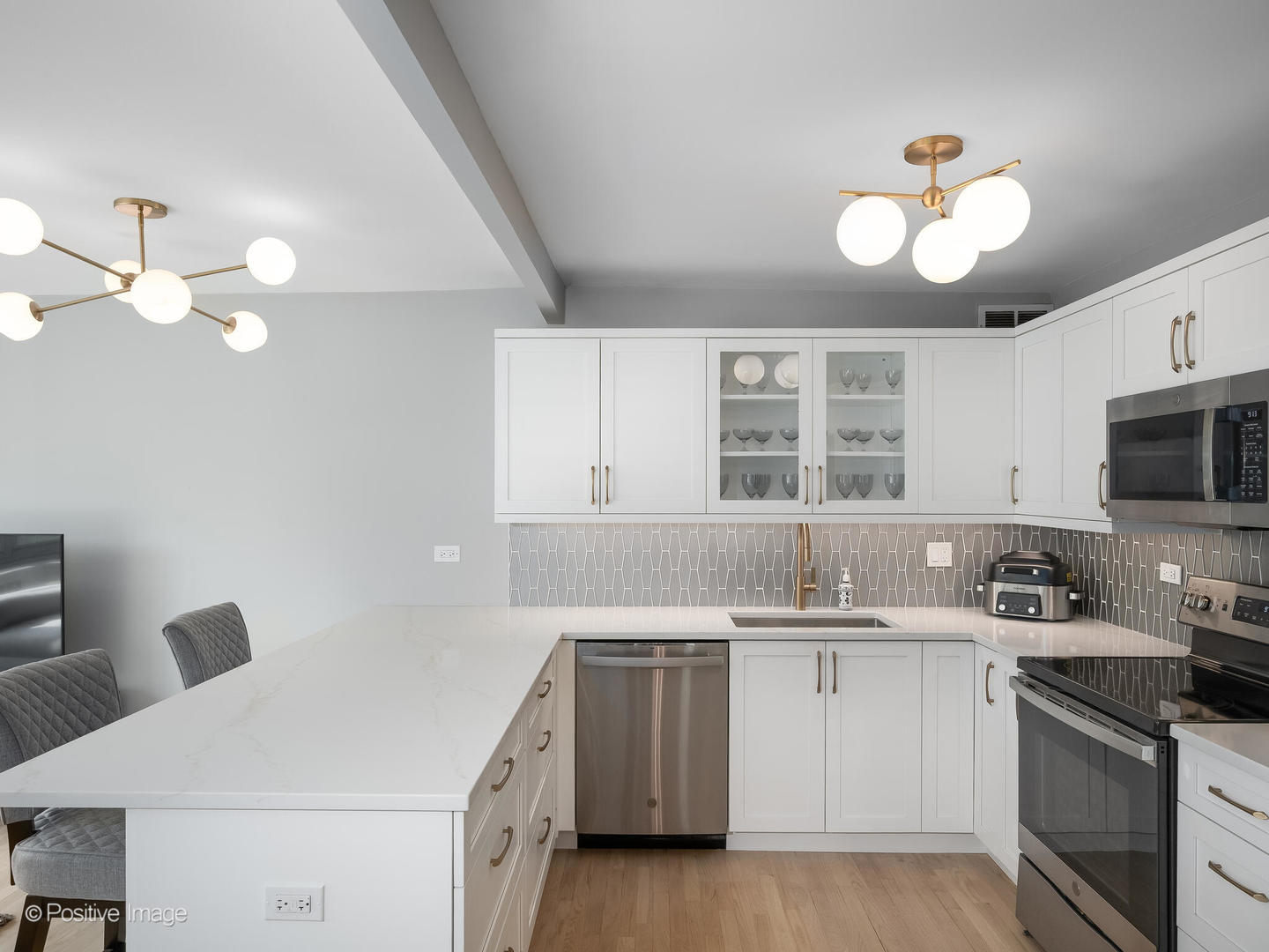 1255 N SANDBURG Terrace Unit: 504