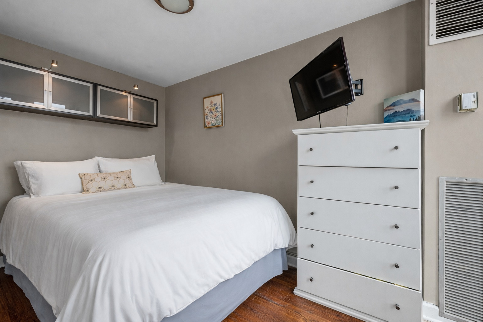 1 E Scott Street Unit: 1601