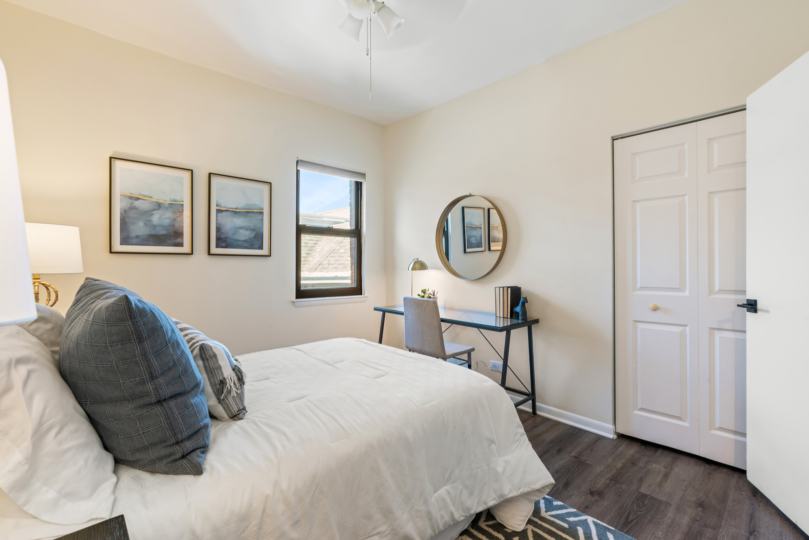 824 Hinman Avenue Unit: 3N