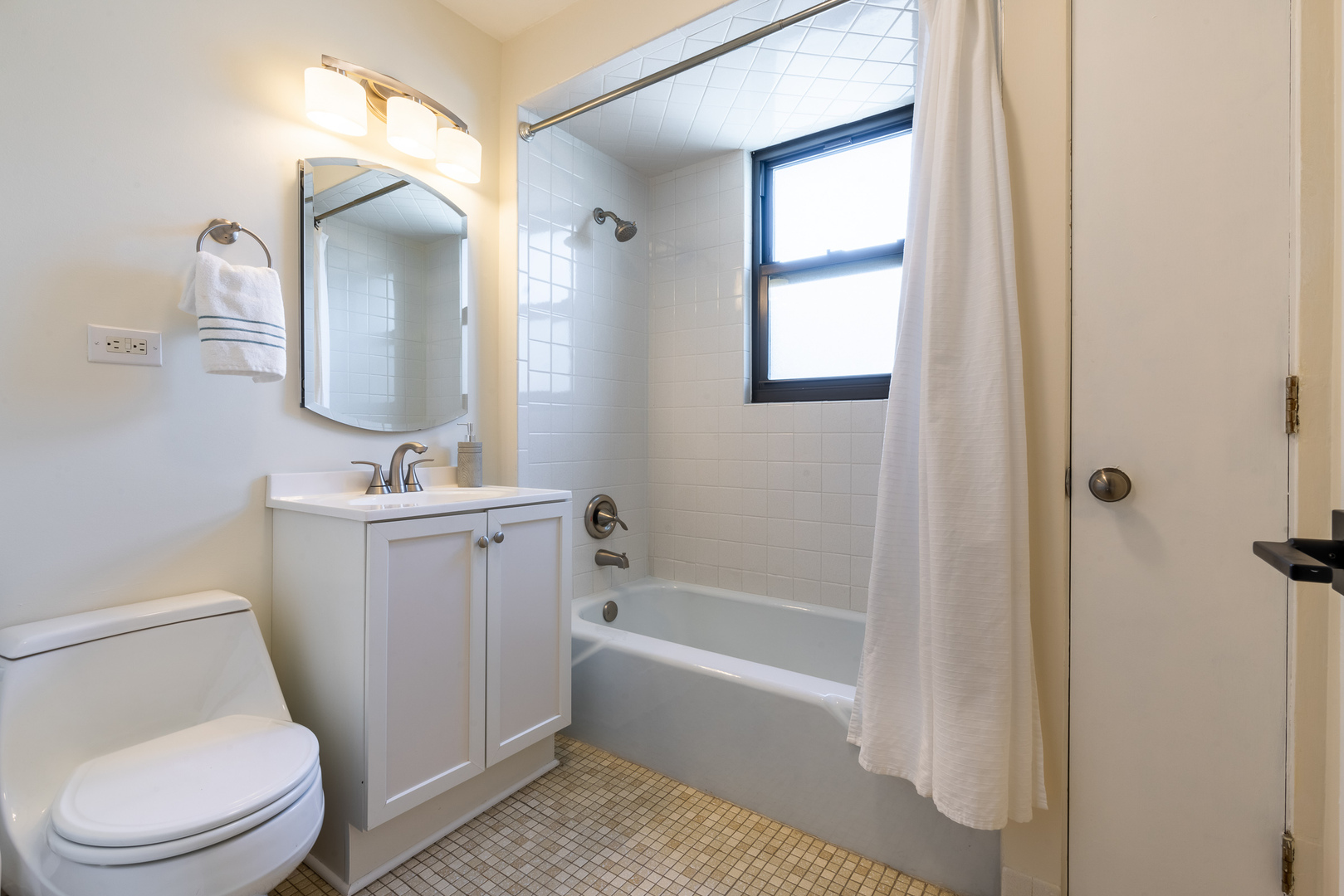 824 Hinman Avenue Unit: 3N