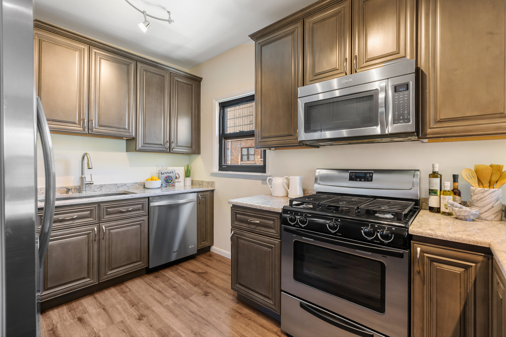824 Hinman Avenue Unit: 3N