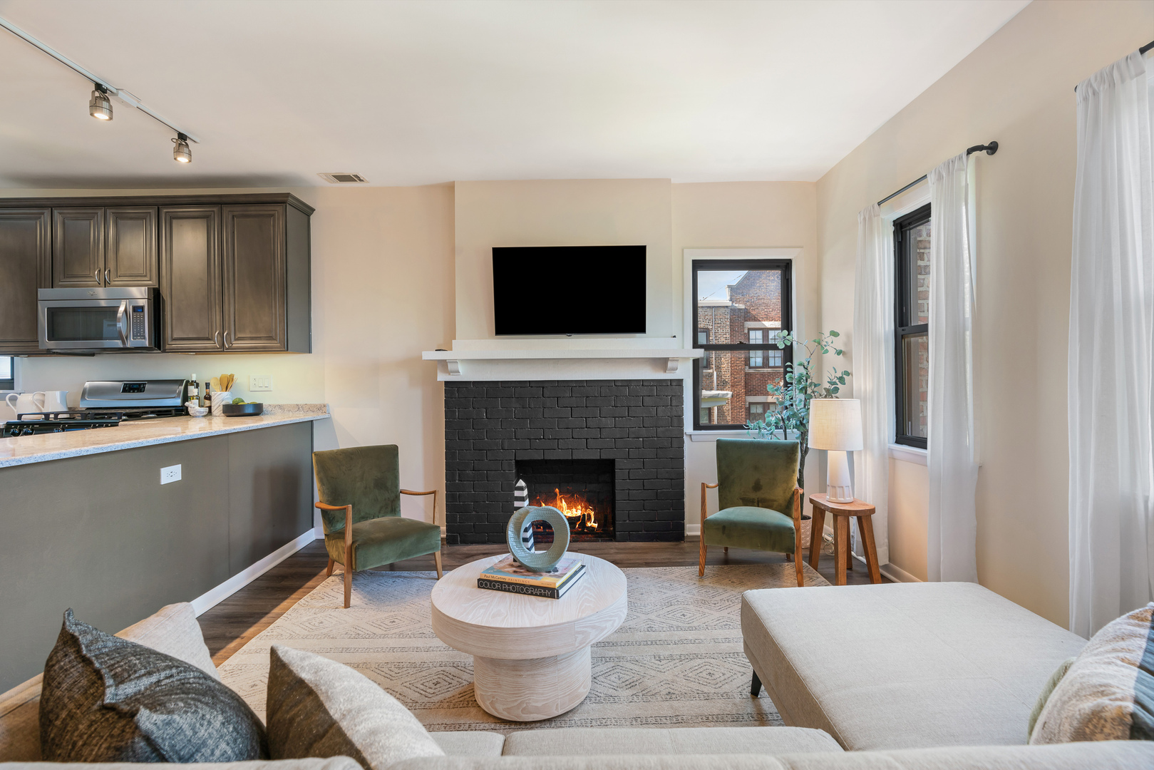 824 Hinman Avenue Unit: 3N