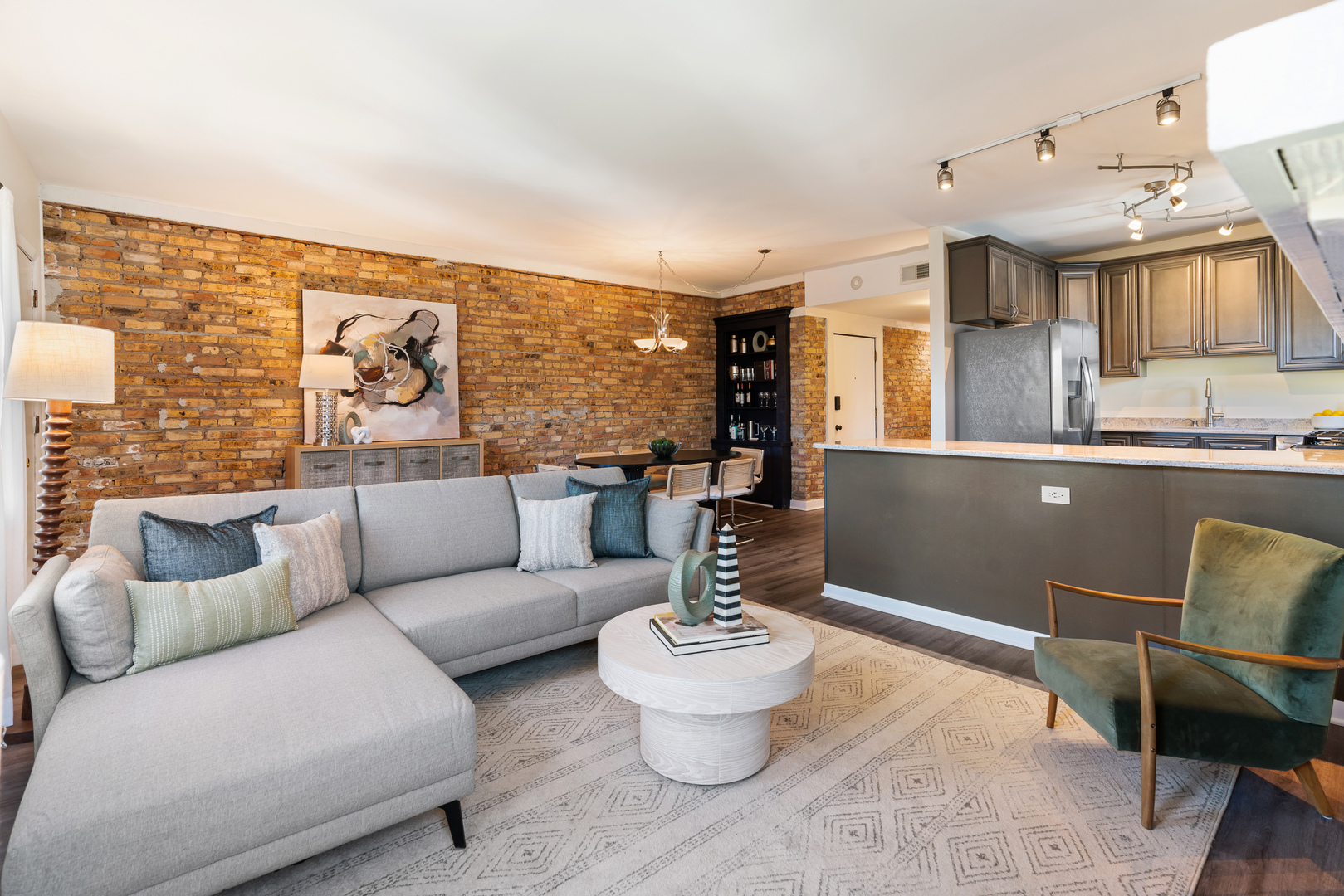 824 Hinman Avenue Unit: 3N