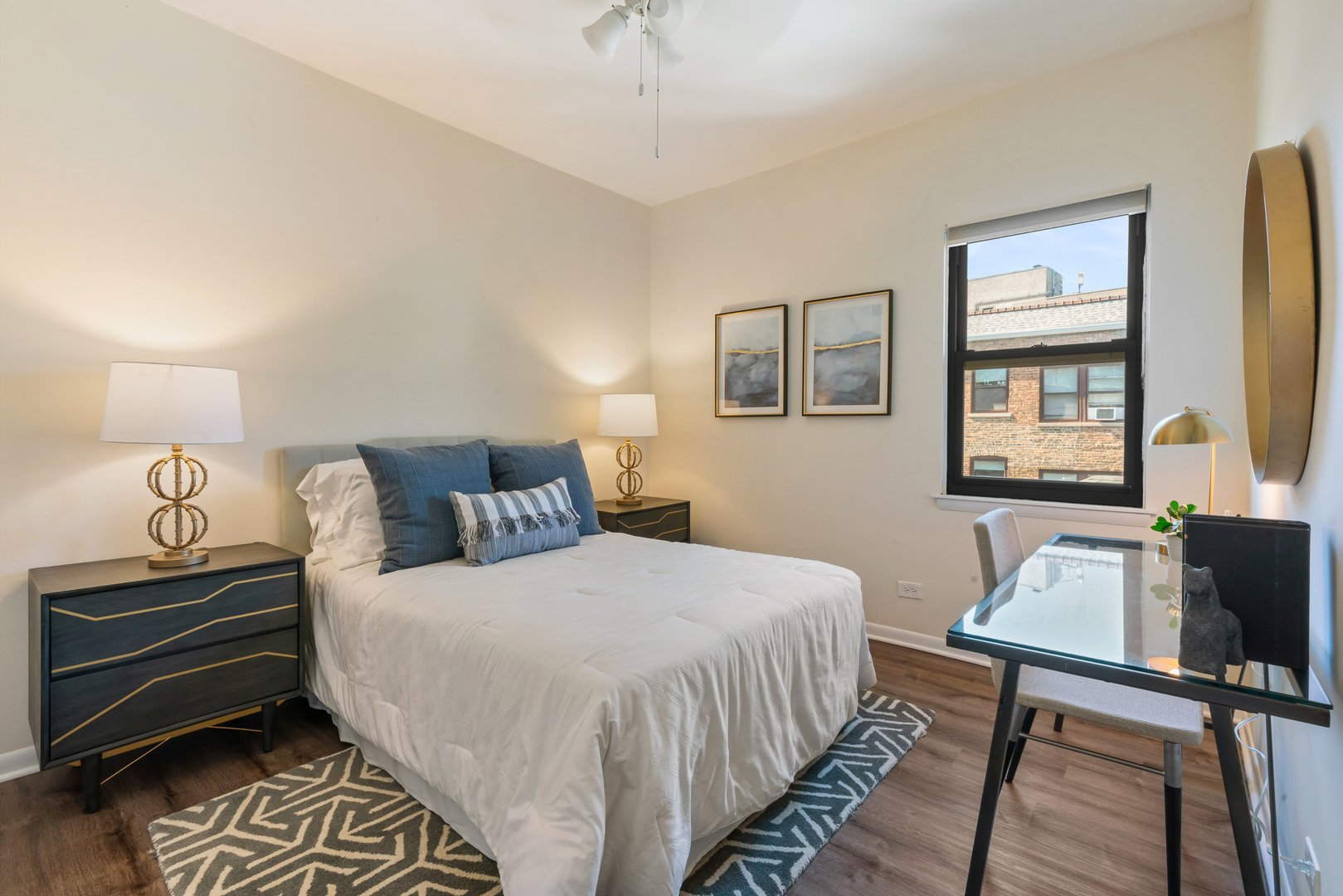 824 Hinman Avenue Unit: 3N