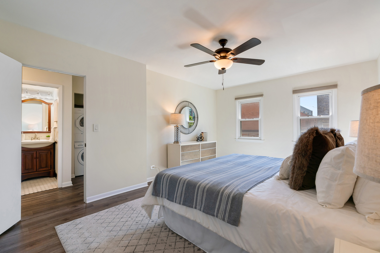 824 Hinman Avenue Unit: 3N