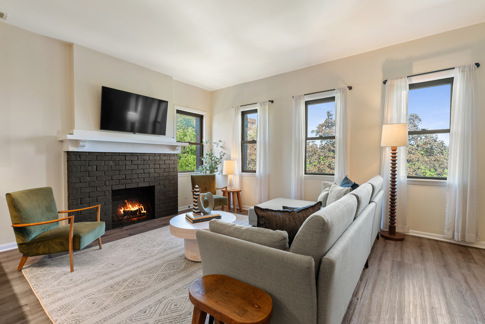 824 Hinman Avenue Unit: 3N