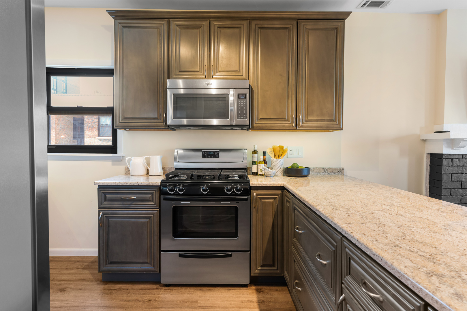 824 Hinman Avenue Unit: 3N