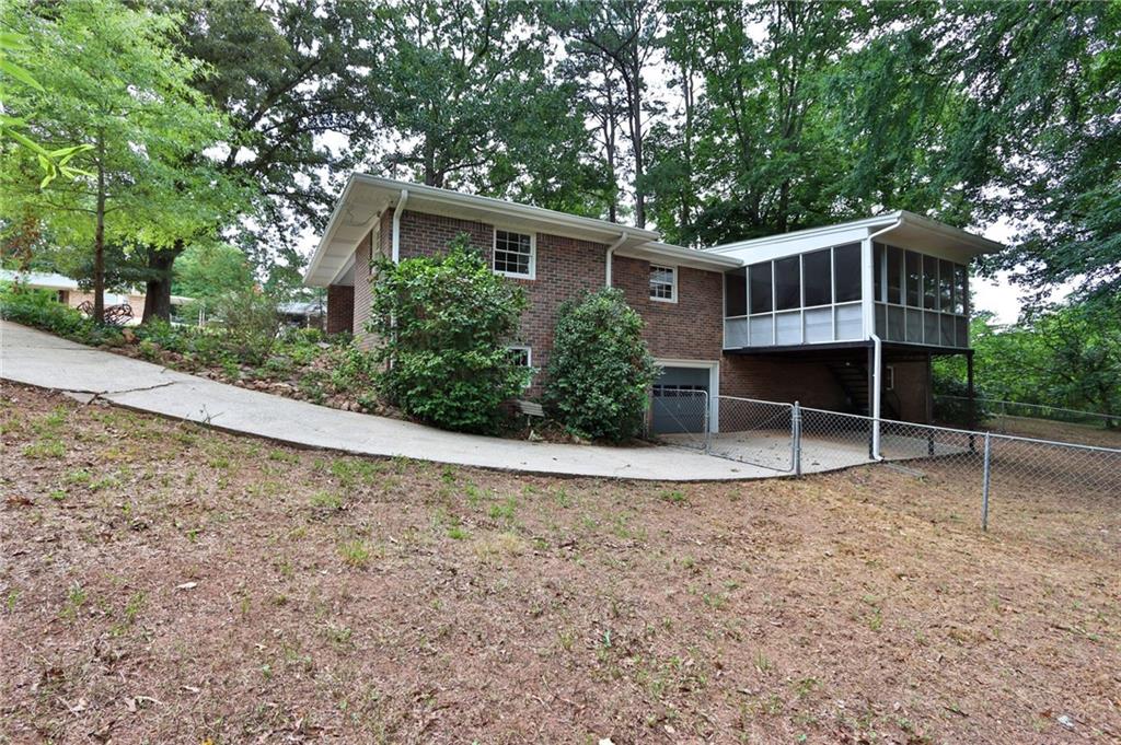 5555 Woodland Drive