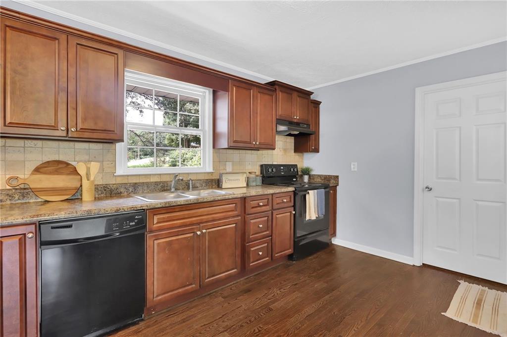 5555 Woodland Drive