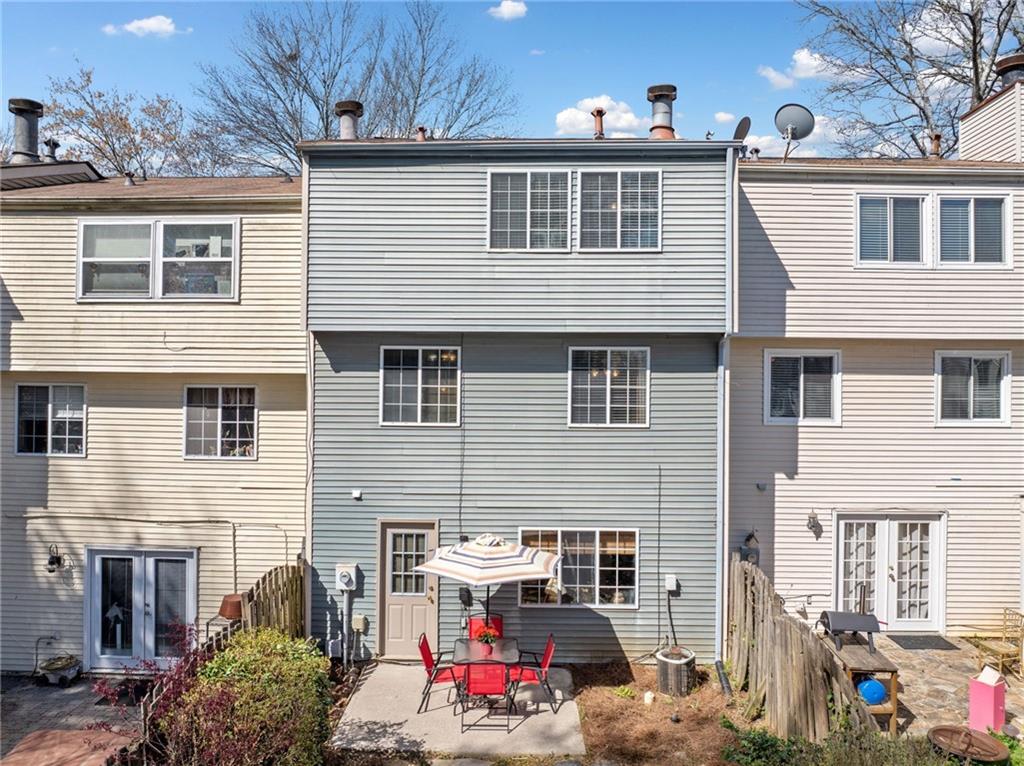 288 COMMONS Circle