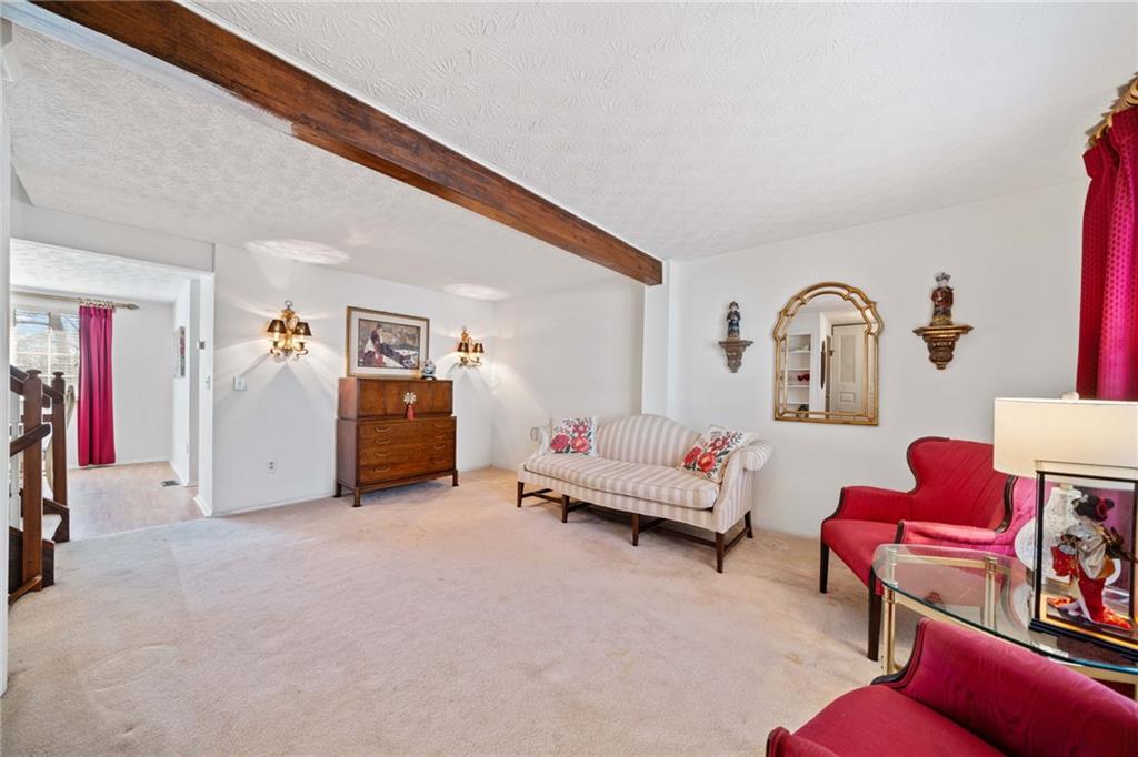 288 COMMONS Circle