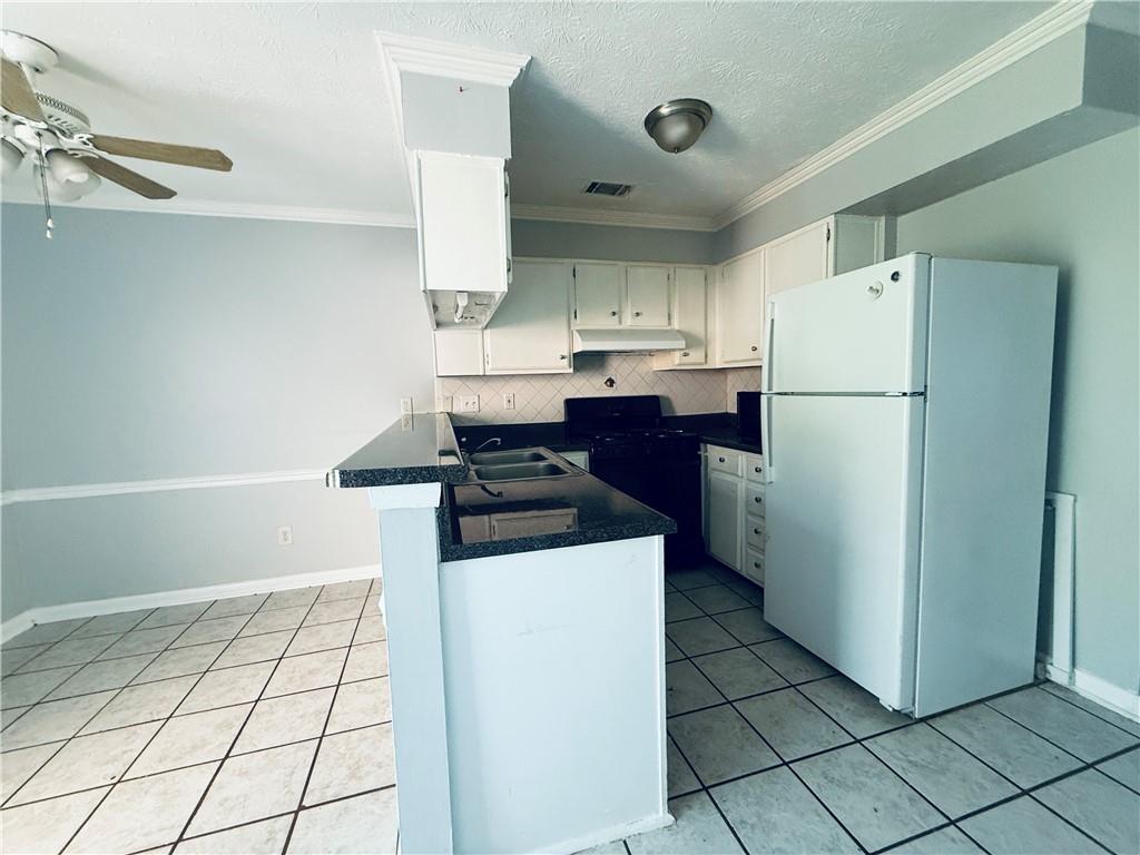 6701 Trafalger Square