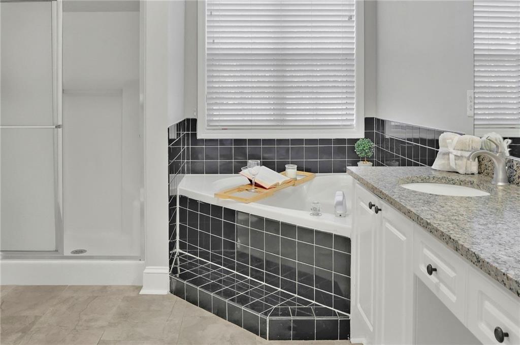 5696 Kilrush Court SE