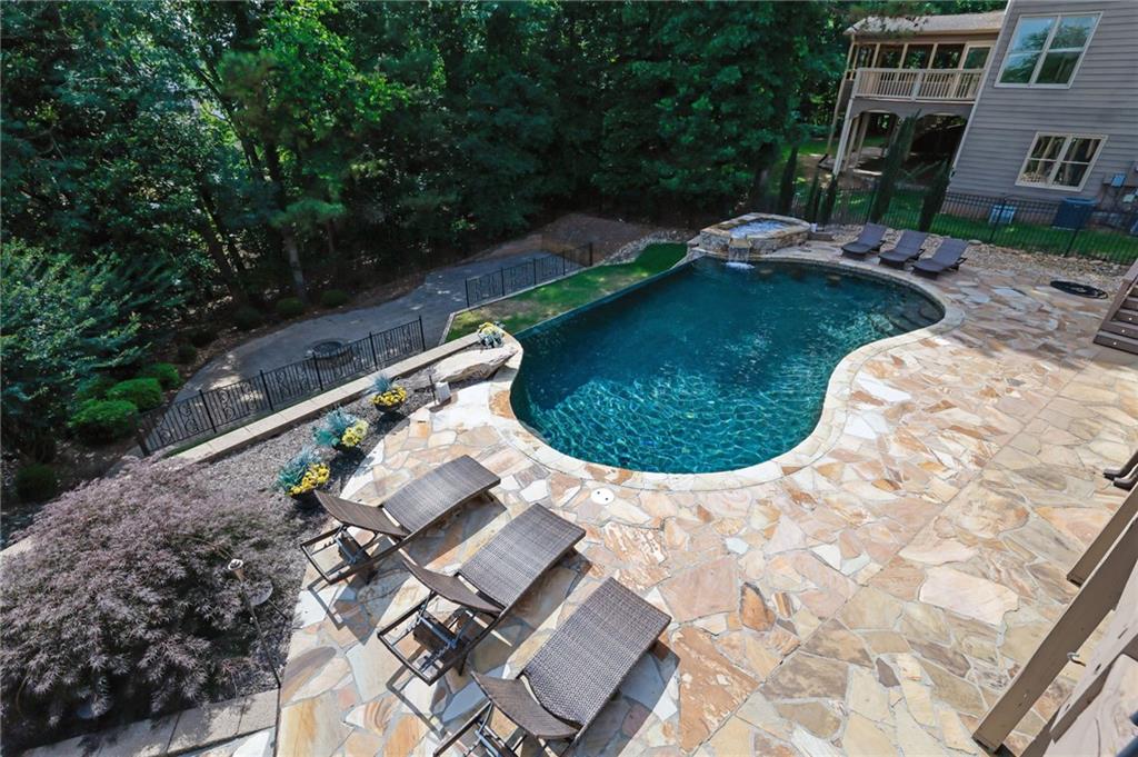 523 Waterside Court