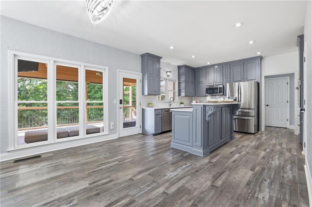 523 Waterside Court
