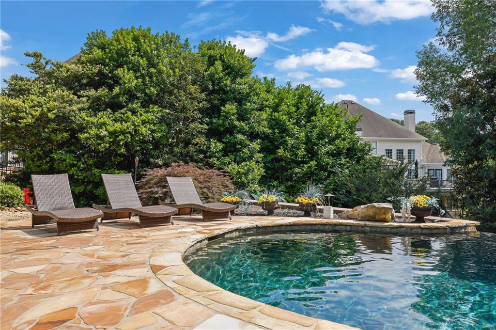 523 Waterside Court