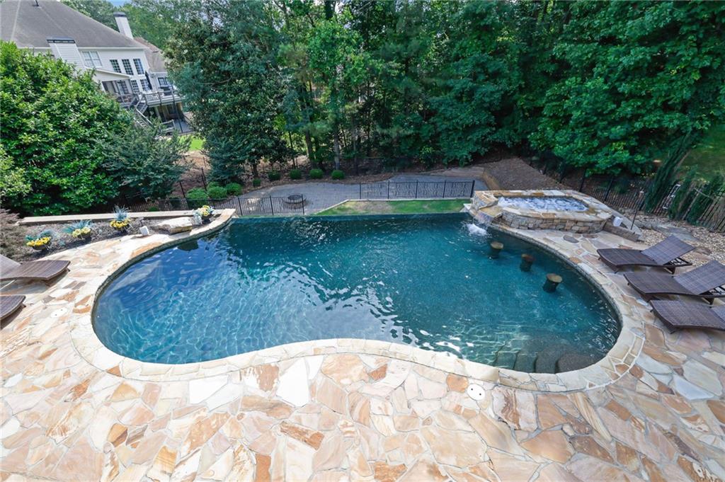 523 Waterside Court